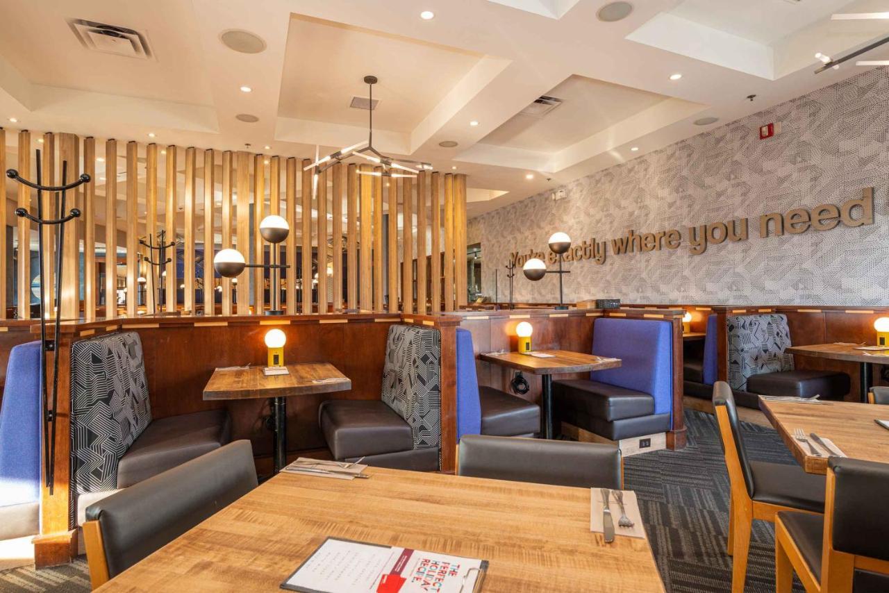 Sandman Hotel Red Deer Ngoại thất bức ảnh