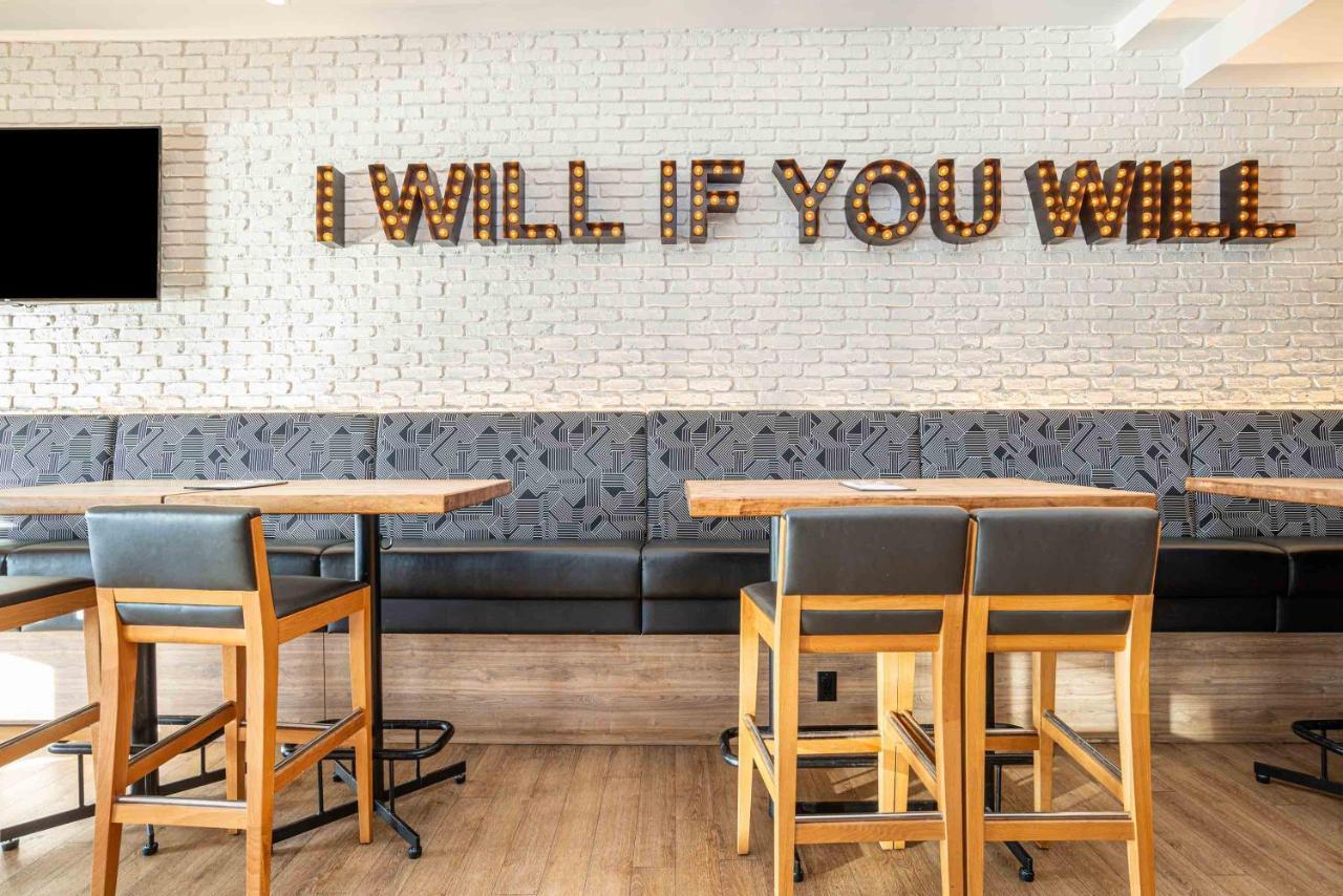 Sandman Hotel Red Deer Ngoại thất bức ảnh