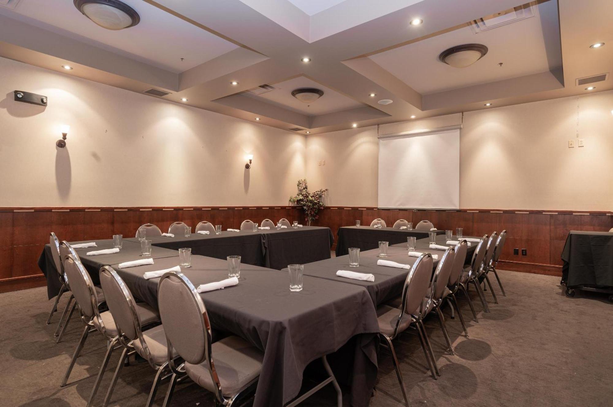 Sandman Hotel Red Deer Ngoại thất bức ảnh